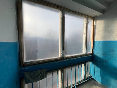 У Каневі на Черкащині замінюють вікна у будинках, що пошкодило внаслідок атаки РФ 10 жовтня У Каневі на Черкащині замінюють вікна у будинках, що пошкодило внаслідок атаки РФ 10 жовтня