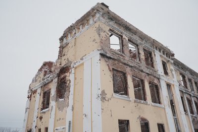 Школа №134 у Харкові, яку наприкінці лютого 2022 року захопили російські спецпризначенці, яким вдалося прорватися у Харків Школа №134 у Харкові, яку наприкінці лютого 2022 року захопили російські спецпризначенці, яким вдалося прорватися у Харків