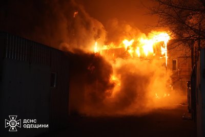 Російська армія атакувала Одесу дронами: загорілися резервуари з пальним, будинок і склад з іграшками