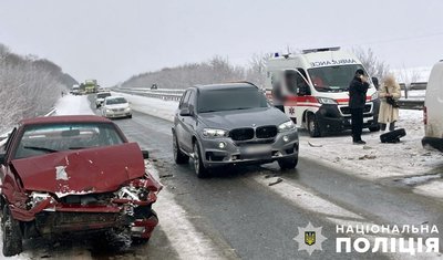 На Полтавщині сталася ДТП за участі десяти автомобілів На Полтавщині сталася ДТП за участі десяти автомобілів