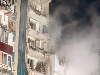 зруйнований будинок, завали зруйнований будинок, завали
