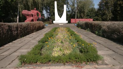 Меморіал у Млинові — єдиний з Рівненщини у переліку 100 пам’ятників, які підлягають декомунізації Меморіал у Млинові — єдиний з Рівненщини у переліку 100 пам’ятників, які підлягають декомунізації