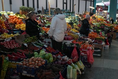 “Додали 50-60% вартості помідори”: як змінилися ціни пісного кошика на Сумщині за рік