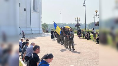 На Чернігівщині попрощалися з військовим Михайлом Загуменним На Чернігівщині попрощалися з військовим Михайлом Загуменним
