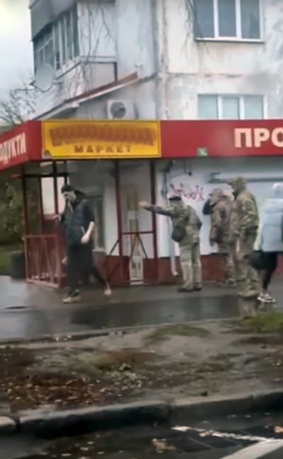 У Житомирі побили працівника Територіального центру комплектування та соціальної підтримки У Житомирі побили працівника Територіального центру комплектування та соціальної підтримки