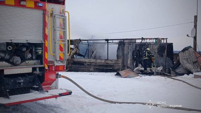 Одна людина загинула, дві зазнали опіків в пожежах на Чернігівщині Одна людина загинула, дві зазнали опіків в пожежах на Чернігівщині