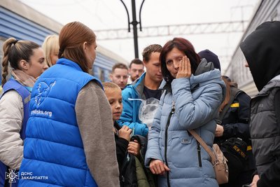 У Мукачево прибув евакуаційний потяг із Дніпропетровської області У Мукачево прибув евакуаційний потяг із Дніпропетровської області