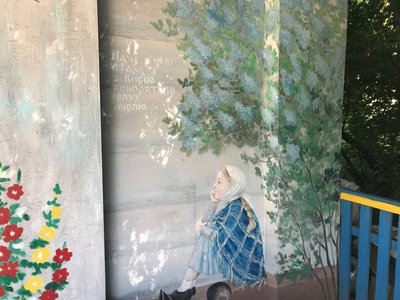 "Тату, я хочу розмалювати цю зупинку" — уродженка Житомирщини Оксана Гелевей "Тату, я хочу розмалювати цю зупинку" — уродженка Житомирщини Оксана Гелевей