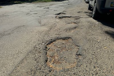 Стан міжбудинкового проїзду на вулиці Сергія Скальда, 31АБ, у Чернівцях, який планують ремонтувати