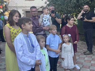 У Бердичеві на Житомирщині відкрили будинок сімейного типу — родині придбали триповерховий дім У Бердичеві на Житомирщині відкрили будинок сімейного типу — родині придбали триповерховий дім