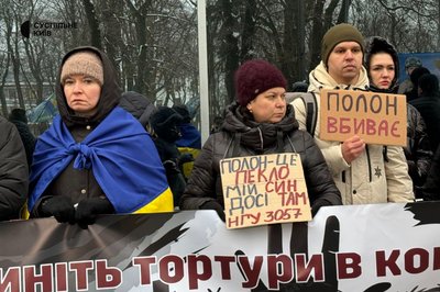 Алтай — це пекло: рідні військовополонених провели пікет під стінами парламенту Алтай — це пекло: рідні військовополонених провели пікет під стінами парламенту