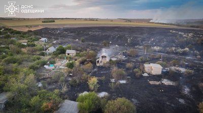 На Одещині знову горіла суха трава та чагарники: вогонь перекинувся на дачний будинок На Одещині знову горіла суха трава та чагарники: вогонь перекинувся на дачний будинок