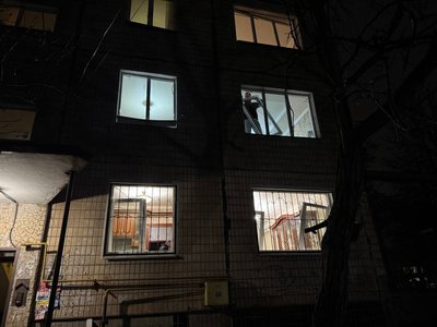 Війська РФ вдарили балістикою по Кривому Рогу: четверо поранених, серед них 3-річна дівчинка Війська РФ вдарили балістикою по Кривому Рогу: четверо поранених, серед них 3-річна дівчинка