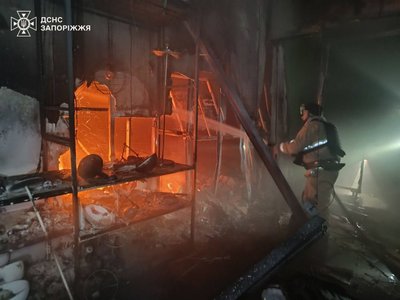 Армія РФ атакувала безпілотниками Запоріжжя: у місті виникли декілька пожеж Армія РФ атакувала безпілотниками Запоріжжя: у місті виникли декілька пожеж