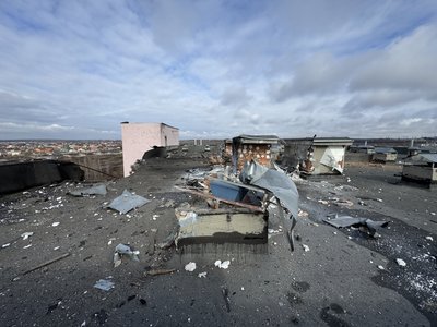 “Пощастило, що шахед влучив в козирок”. Що розповіли очевидці удару по обласній лікарні у Сумах “Пощастило, що шахед влучив в козирок”. Що розповіли очевидці удару по обласній лікарні у Сумах