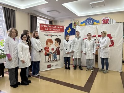 "Хвороба небезпечна і невиліковна": у Полтаві безплатно тестували на ВІЛ "Хвороба небезпечна і невиліковна": у Полтаві безплатно тестували на ВІЛ