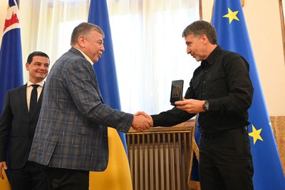 Нагрудний знак "За розвиток Закарпаття" вручили в Ужгороді Нагрудний знак "За розвиток Закарпаття" вручили в Ужгороді