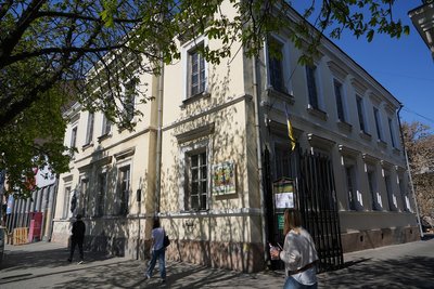 Головпоштамт, готель, музей та унікальна "сталінка": армія РФ поцілила по історичному осередку Дніпра Головпоштамт, готель, музей та унікальна "сталінка": армія РФ поцілила по історичному осередку Дніпра