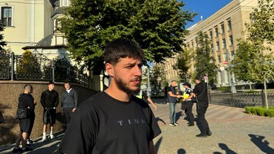 У Вінниці відбулася молебень та мирна хода у пам'ять про загиблих розвідників України У Вінниці відбулася молебень та мирна хода у пам'ять про загиблих розвідників України