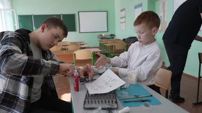 На Вінниччині школярі збирають дрони для фронту: за рік виготовили 30 безпілотників На Вінниччині школярі збирають дрони для фронту: за рік виготовили 30 безпілотників