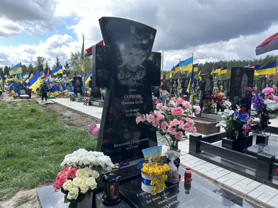 Один поминальний день у Сумах і спогади рідних про захисників Один поминальний день у Сумах і спогади рідних про захисників