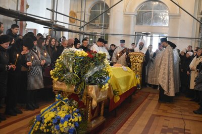 У Луцьку попрощалися із загиблим на війні 43-річним сержантом Анатолієм Петруком У Луцьку попрощалися із загиблим на війні 43-річним сержантом Анатолієм Петруком