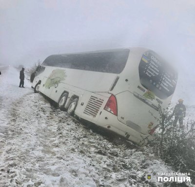 автобус у кюветі