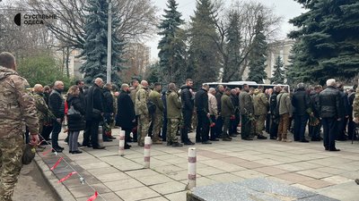 «Сьогодні було б день народження мого тата»: в Одесі попрощалися з загиблим в Запорізькій області прикордонником «Сьогодні було б день народження мого тата»: в Одесі попрощалися з загиблим в Запорізькій області прикордонником
