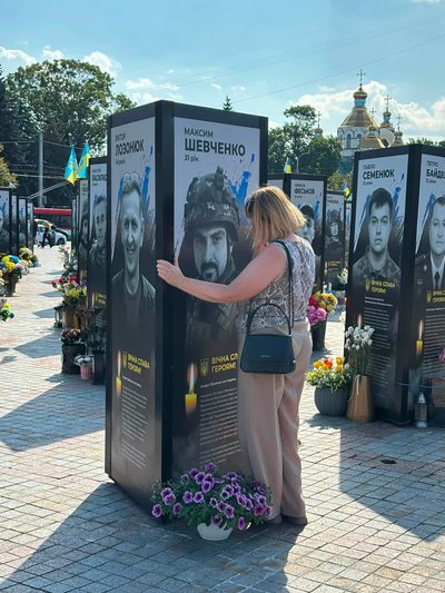 24 портрети загиблих військовослужбовців встановили в центрі Рівного 24 портрети загиблих військовослужбовців встановили в центрі Рівного