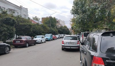 113 автівок на одне платне паркомісце — як у Чернівцях планують вирішувати проблеми з паркуванням 113 автівок на одне платне паркомісце — як у Чернівцях планують вирішувати проблеми з паркуванням