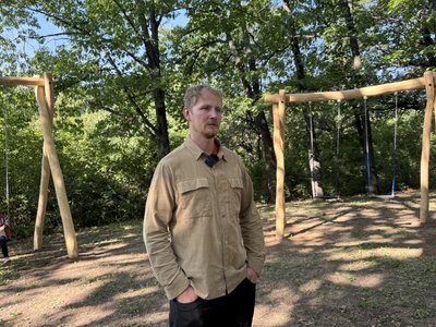 Дитячий майданчик у міському дендропарку: у Полтаві втілюють проєкт благодійники та підприємці Дитячий майданчик у міському дендропарку: у Полтаві втілюють проєкт благодійники та підприємці