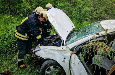 Рятувальники, побите авто Рятувальники, побите авто