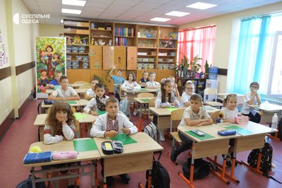 Одеська гімназія №125 відновила роботу після атаки РФ: як заклад зустрів новий навчальний рік Одеська гімназія №125 відновила роботу після атаки РФ: як заклад зустрів новий навчальний рік