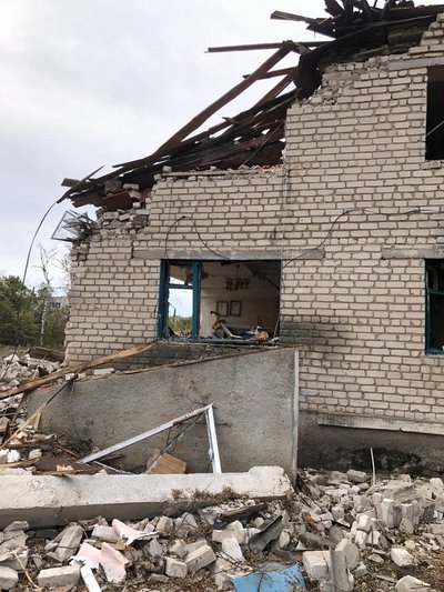 Зруйнована будівля у Боровій Зруйнована будівля у Боровій