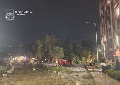 У Києві російський дрон влучив у 25-поверхівку: двоє загиблих, є поранені У Києві російський дрон влучив у 25-поверхівку: двоє загиблих, є поранені