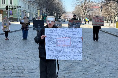 "Крим — це Україна!": в Одесі відбулась акція до річниці спротиву окупації в Криму "Крим — це Україна!": в Одесі відбулась акція до річниці спротиву окупації в Криму