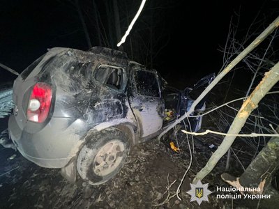 На Вінниччині легковик злетів у кювет: троє людей травмовані
