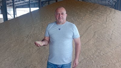 Збирають врожай на полях, що були заміновані. Криворізькі аграрії розпочали жнива Збирають врожай на полях, що були заміновані. Криворізькі аграрії розпочали жнива