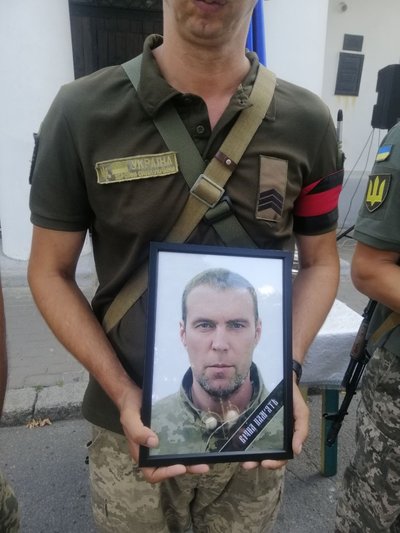 У Полтаві попрощалися із трьома воїнами, які загинули на війні з Росією У Полтаві попрощалися із трьома воїнами, які загинули на війні з Росією
