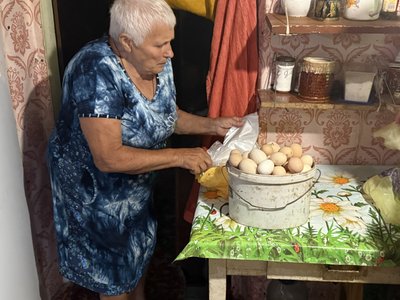 «Я ані вугілля не можу принести, ані дров»: як на Донеччині допомагають самотнім людям «Я ані вугілля не можу принести, ані дров»: як на Донеччині допомагають самотнім людям