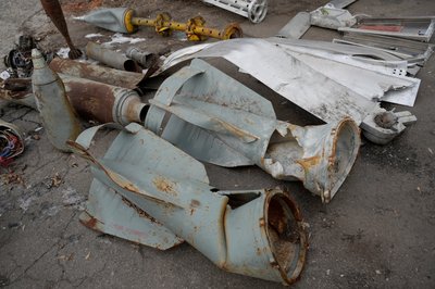 Фрагменти російської авіабомби, Харків, грудень 2024 року Фрагменти російської авіабомби, Харків, грудень 2024 року