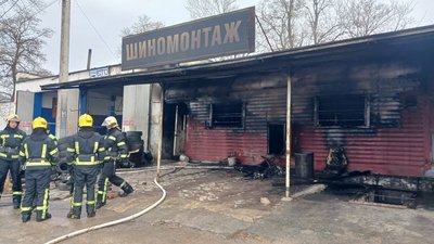 Пожежа у Тернополі, пожежа на шиномонтажі, січень 2025 Пожежа у Тернополі, пожежа на шиномонтажі, січень 2025