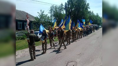Прощання із загиблим захисником на Чернігівщині Прощання із загиблим захисником на Чернігівщині