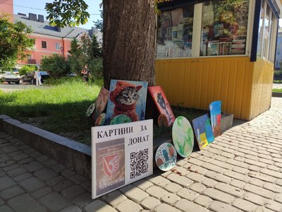 Школярка з Мелітополя в Тернополі продає свої картини, щоб допомогти ЗСУ Школярка з Мелітополя в Тернополі продає свої картини, щоб допомогти ЗСУ