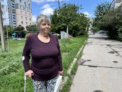 "Скоро вище мене буде": чому в Полтаві не встигають косити траву