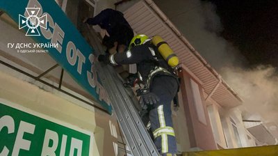 Пожежа на одеському Привозі: врятували 9 людей