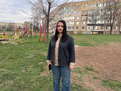 "Страшно, коли ти ховаєш своїх дітей": рік після ракетного удару по дитмайданчику у Кривому Розі "Страшно, коли ти ховаєш своїх дітей": рік після ракетного удару по дитмайданчику у Кривому Розі