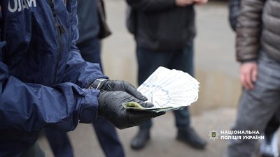 Вимагав 10 тис доларів за посаду в ТЦК: на Одещині затримали військовослужбовця
