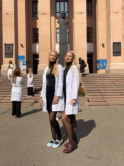 "Їду в автобусі — проходжу тести". Історія дівчат-близнят, які здали НМТ на 200 балів "Їду в автобусі — проходжу тести". Історія дівчат-близнят, які здали НМТ на 200 балів