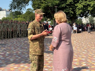 "Працюю на результат": у Черкасах до Дня державності нагородили містян "Працюю на результат": у Черкасах до Дня державності нагородили містян